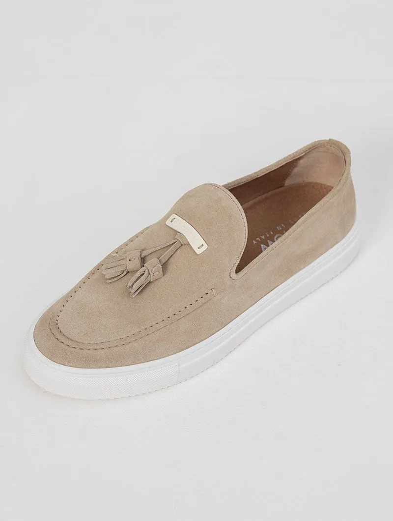 SLIP-ON LEATHER SHOES IN CAMEL