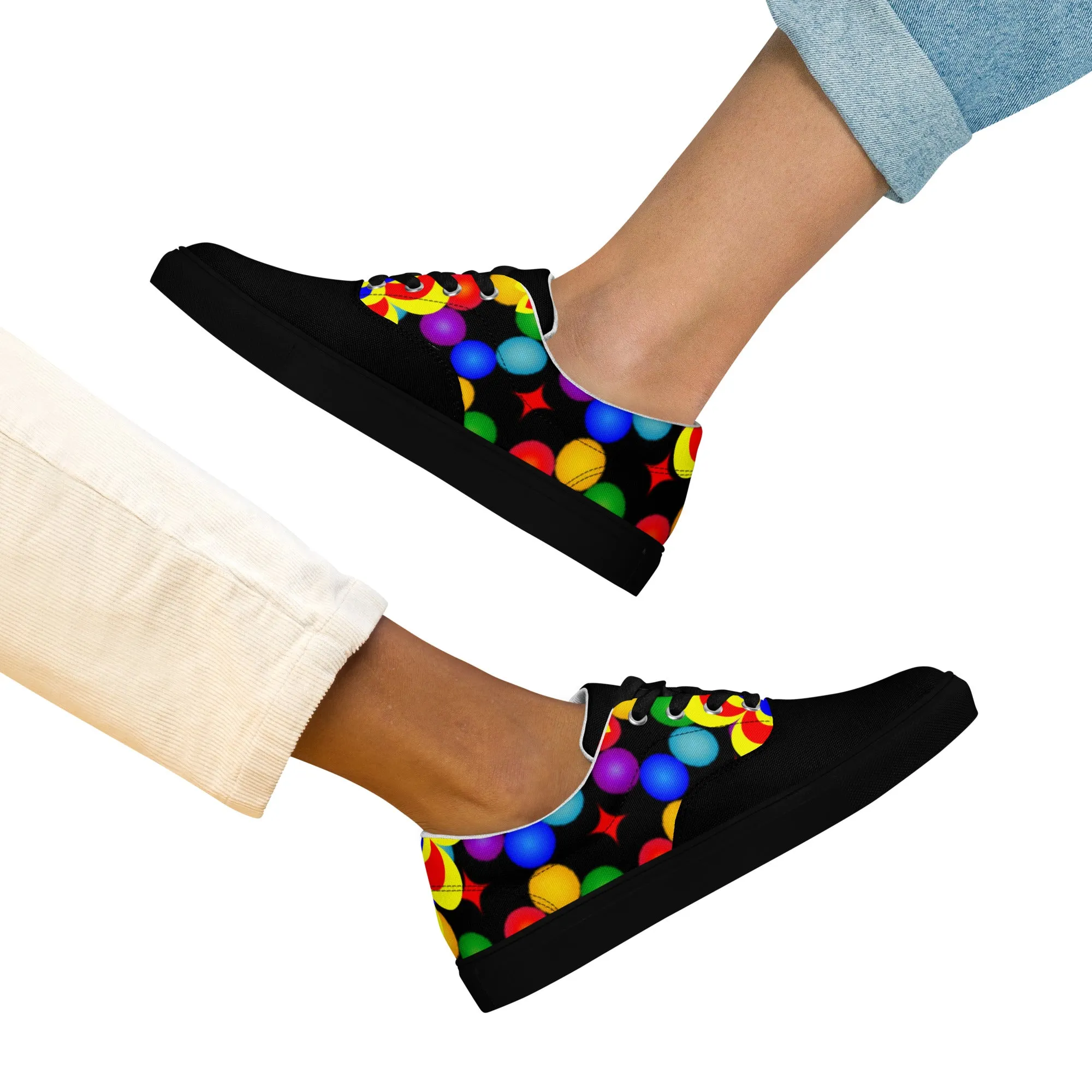 Women’s lace-up canvas shoes
